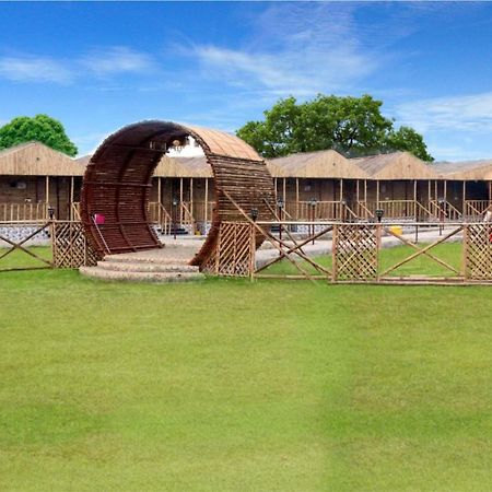 Gopika Resort Vrindāvan Exterior foto